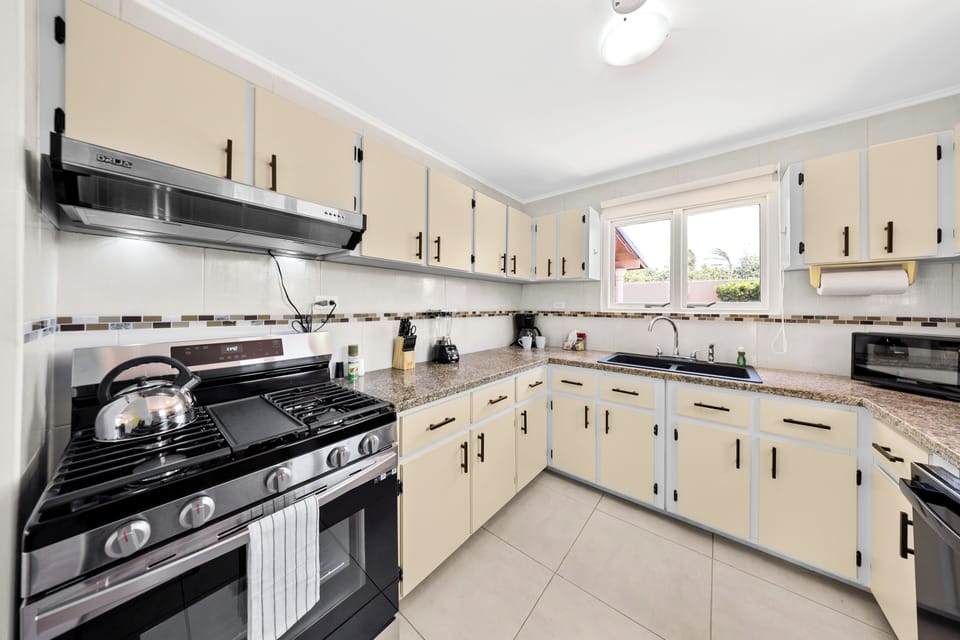 Indulge in gourmet cooking experiences in this stylishly designed kitchen - Thoughtful placement of kitchen essentials for easy access - Coordinated color palette for a cohesive look and plenty of storage options