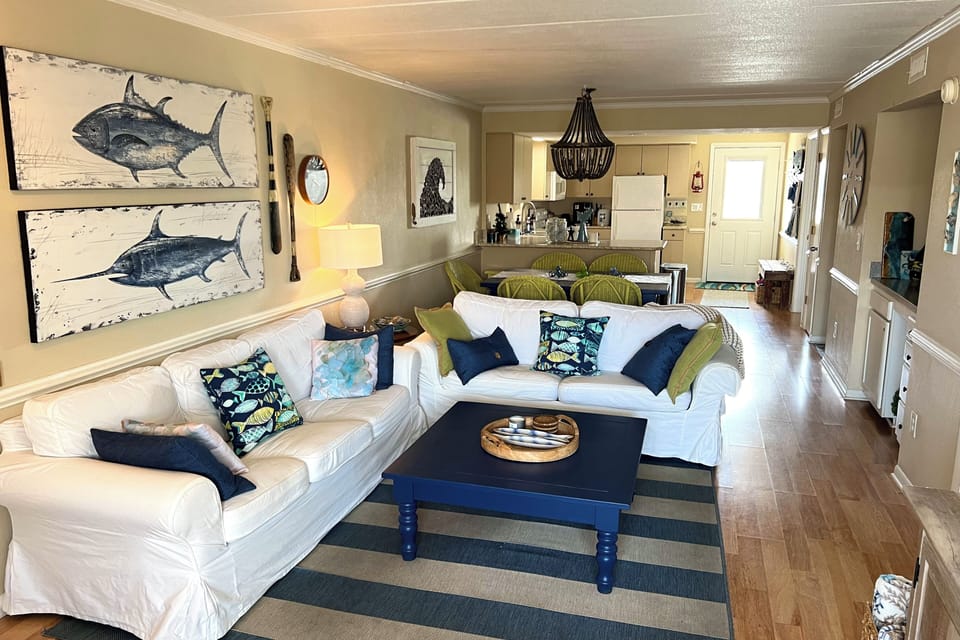 PVC309: Waves for Days | Living Area