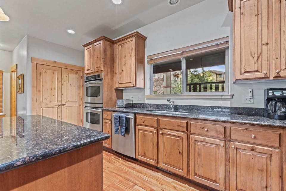 Vacation Rentals in Park City at Bear Hollow Village 5531: Fully-equipped kitchen