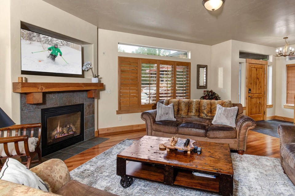 Vacation Rentals in Park City at Bear Hollow Village 5531: Living room with cozy fireplace