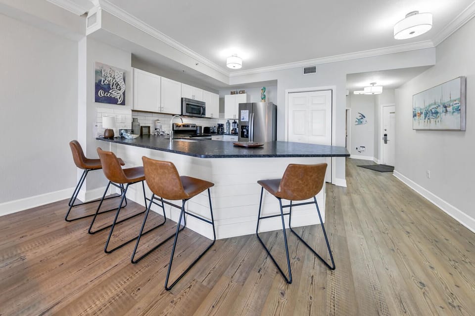 Eat-in bar seating