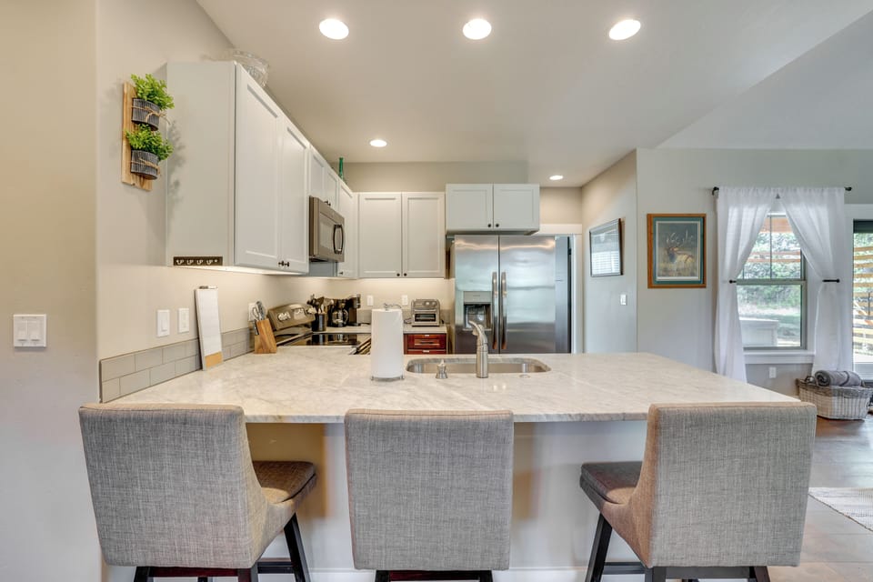 Kitchen | Keurig & Drip Coffee Maker | K-Cups Provided | 1st Floor