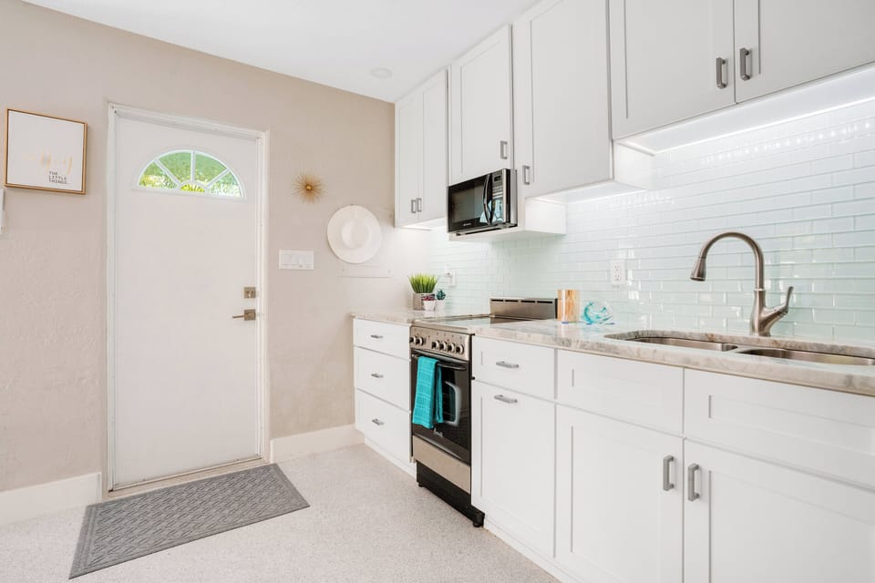 CUSTOM GRANIT COUTER TOPS, NEW EVERYTHING, Subway Tile Glass Backsplash.