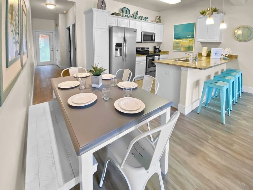 Spacious open concept with plenty of seating whether at the dinging table with bench or at the large breakfast counter! Enjoy fabulous meals you can create in the fully stocked kitchen! *food not included ;)