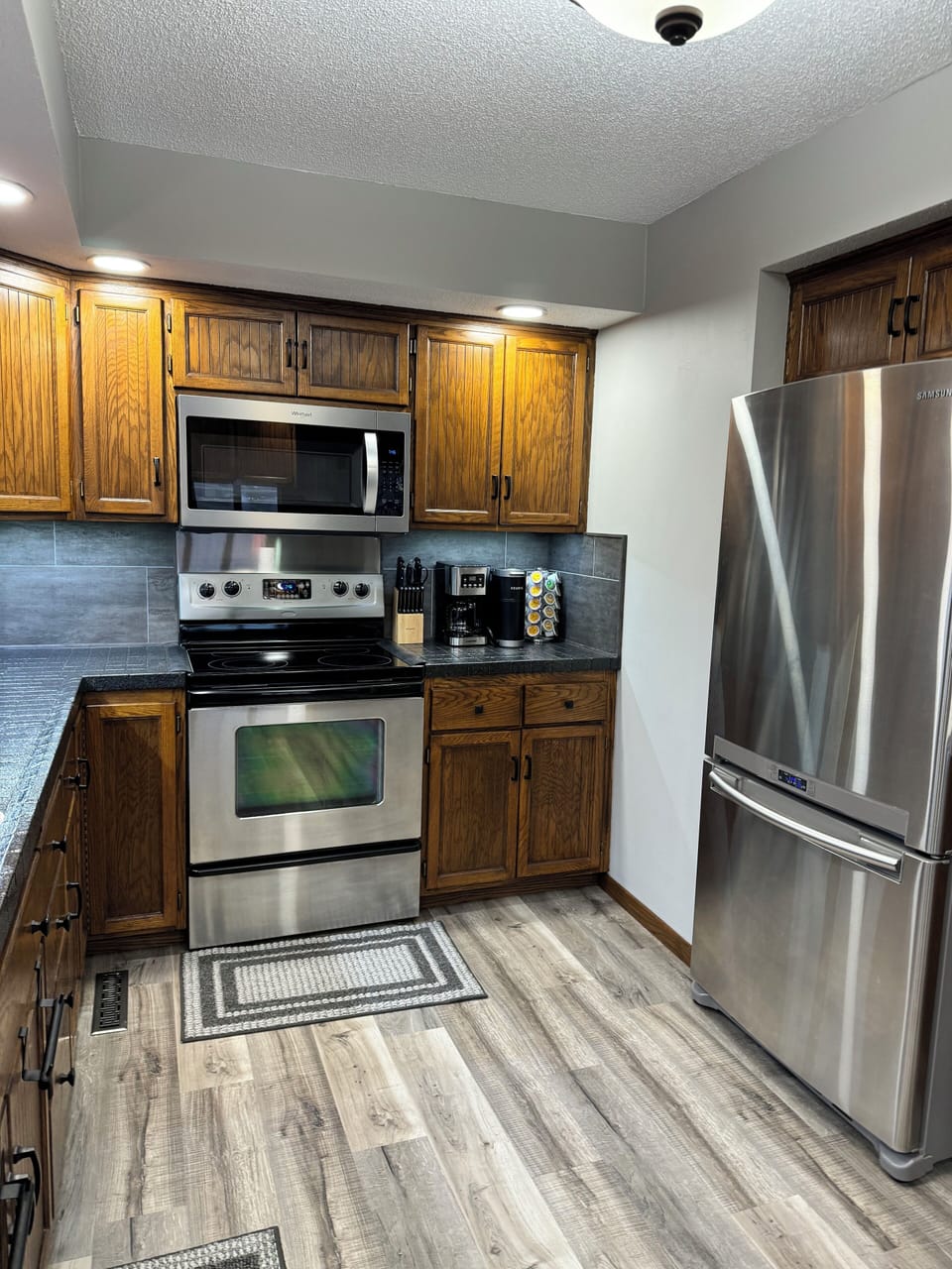 Oven/Stove/Microwave + Vent, Coffee maker