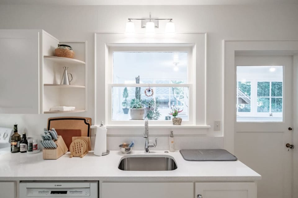 The Kitchen is fully stocked.  Ours guests love how they can cook at the Camppus Cottage, like at home!