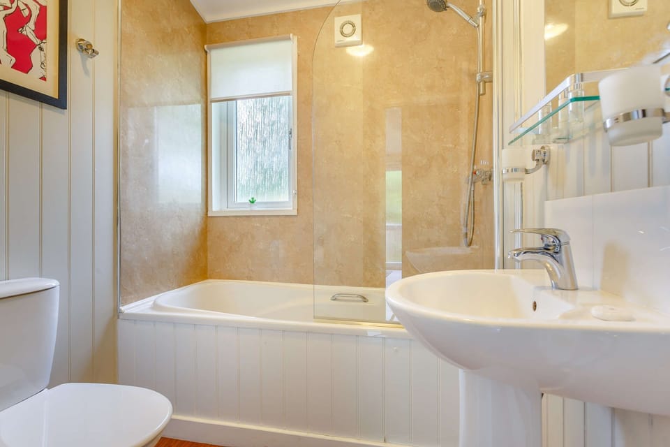 Churchill Lodge Bathroom