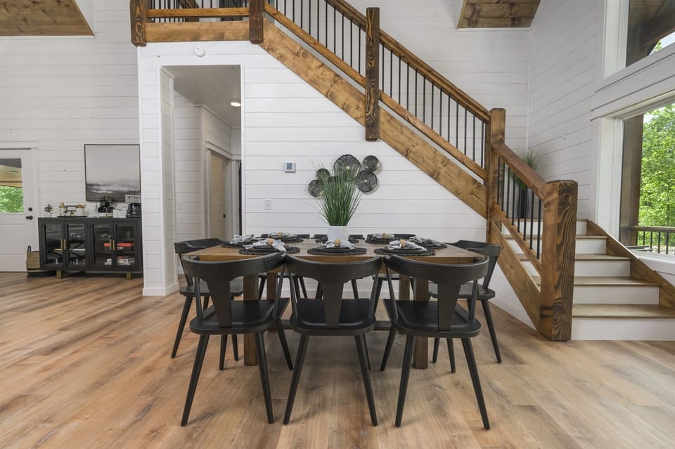 DINING AREA | Seats 8