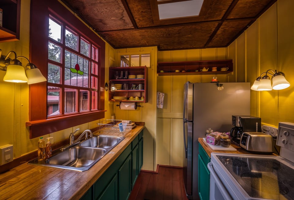 Full kitchen