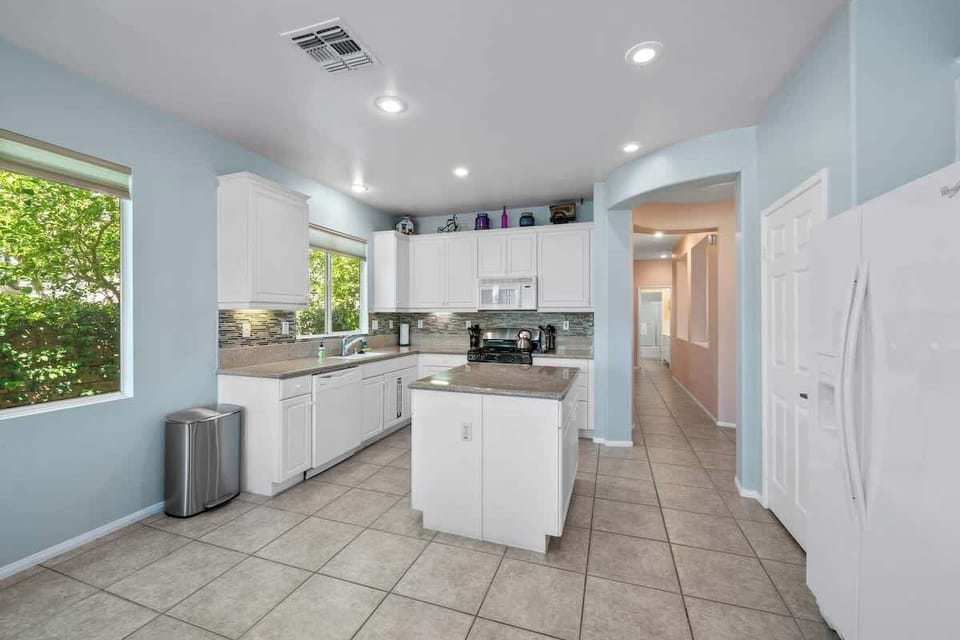Fully equipped kitchen