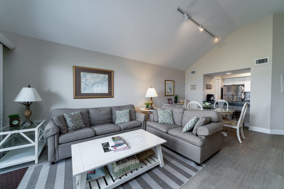 Great room with vaulted ceilings