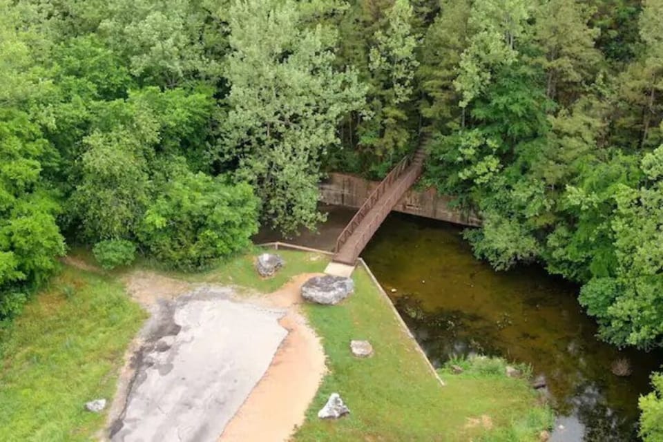Walking path from Norwood Dr to Lake Norwood and Harps grocery.