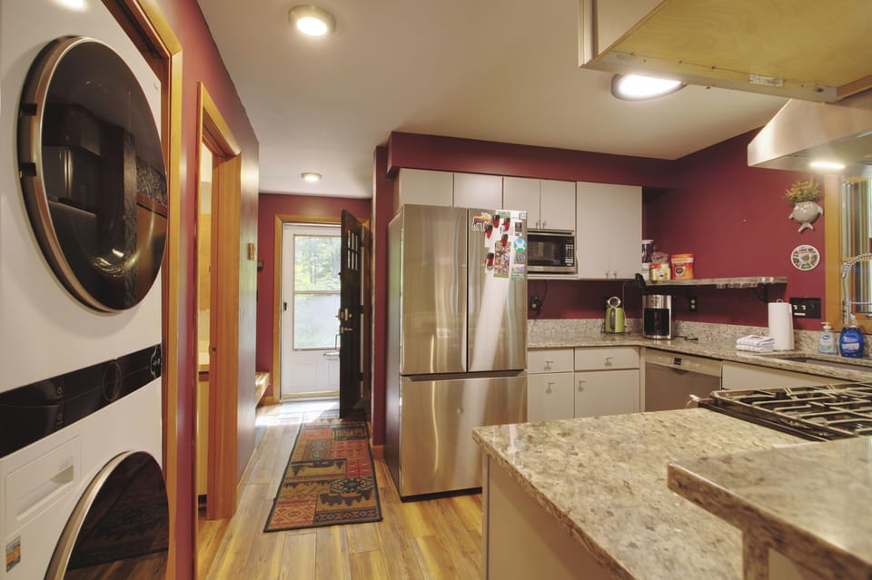 Full Kitchen at pet-friendly, campton home