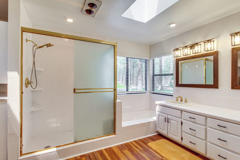 En-Suite Bathroom | Complimentary Toiletries