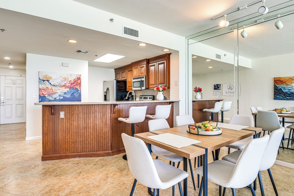 Dining Area | Dishware/Flatware Provided