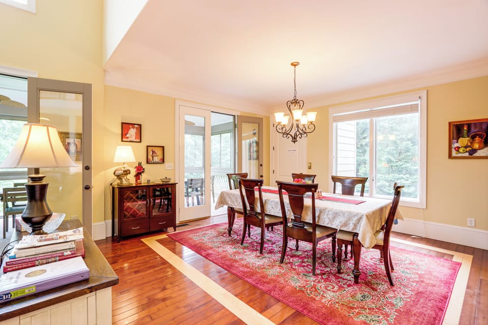 Dining Area | Dishware/Flatware Provided | Main Level