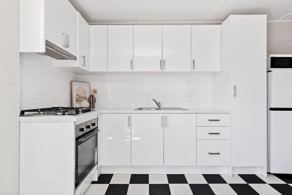 Kitchen with everything you’ll need including pots, pans & cheeseboard. 