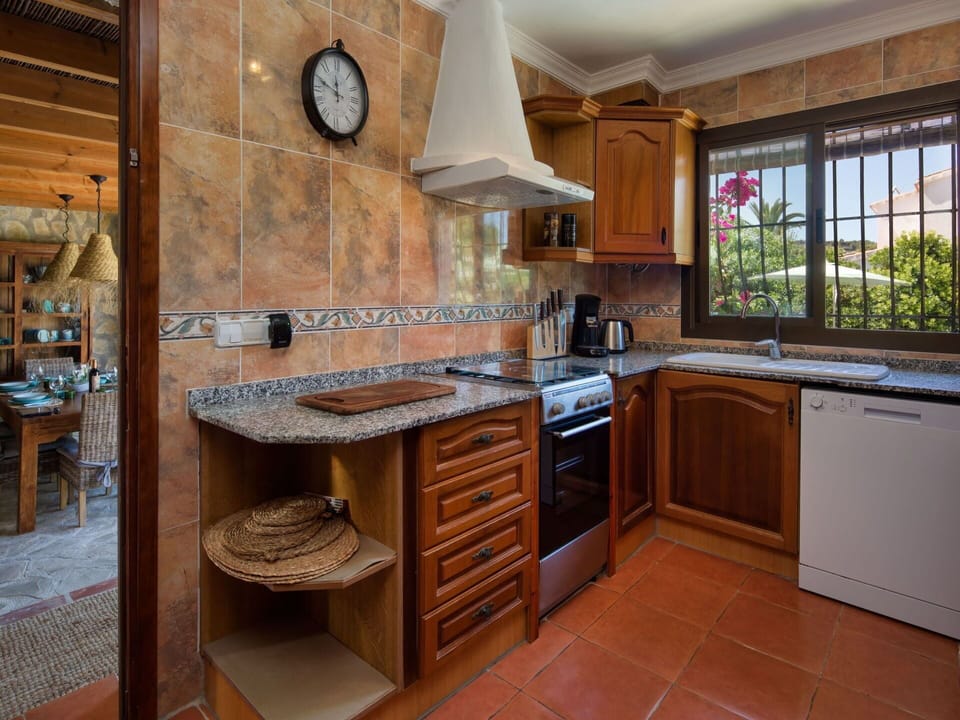 Cabinetry, Countertop, Property, Furniture, Window, Plant, Kitchen, Wood, Kitchen Appliance