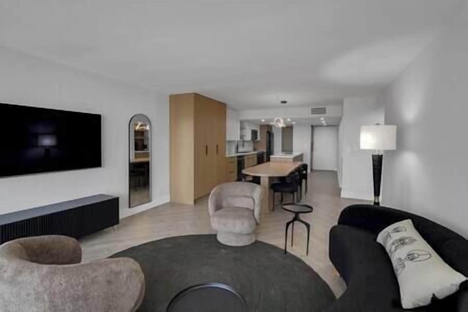 Living room, streaming tv