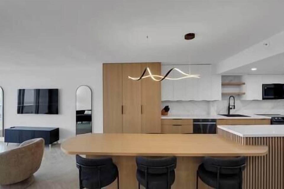 Dining area with seating for 6