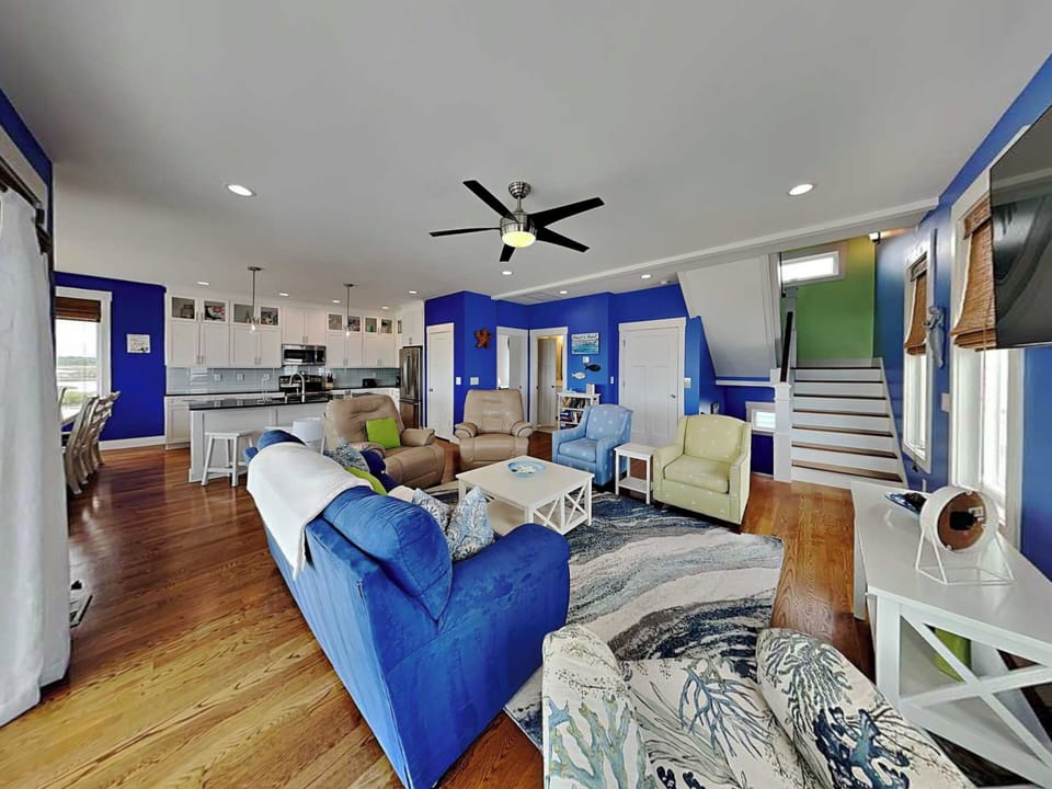 Open And Inviting Living Room Connected To The Kitchen - Second Floor