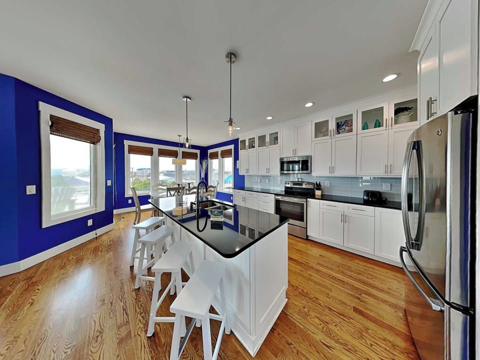 Fully Equipped Kitchen with Stainless Steel Appliances