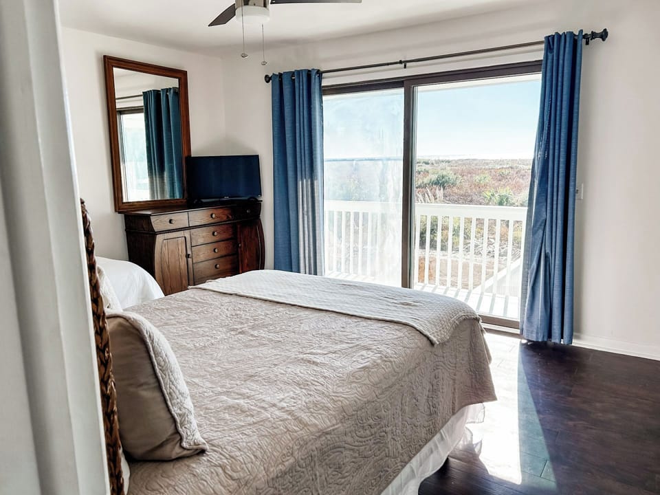 Queen + Twin Guest Room