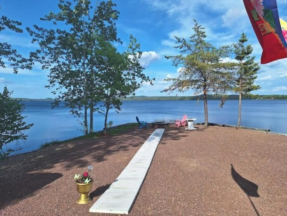 patio walkway to the large fire pit and sitting area, a few steps from your car
