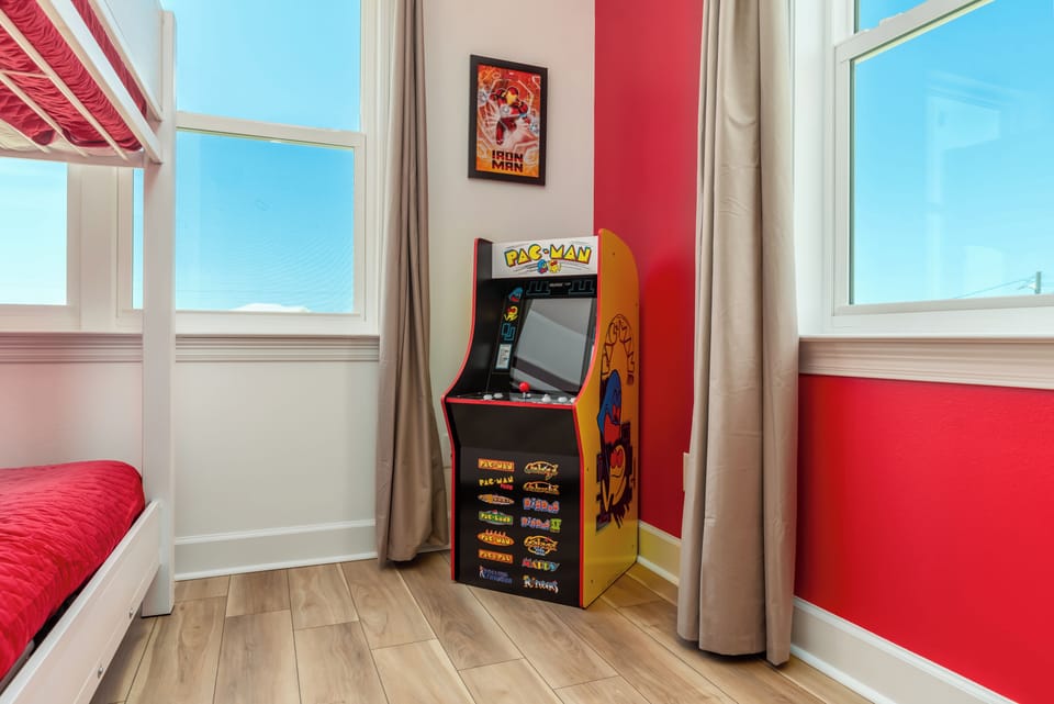 028 Wine n' Sea SW Bunk Room with Arcade Machine