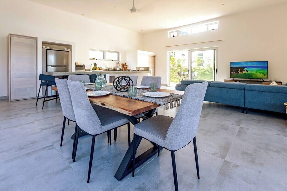 V40A Villa O' Soleil  · Open style & well-furnished villa with long pool (814)