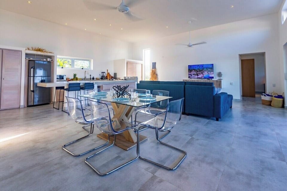 V40b Villa Estrella  Spacious Villa Featuring Pool w/ Beach-Like Design (885)