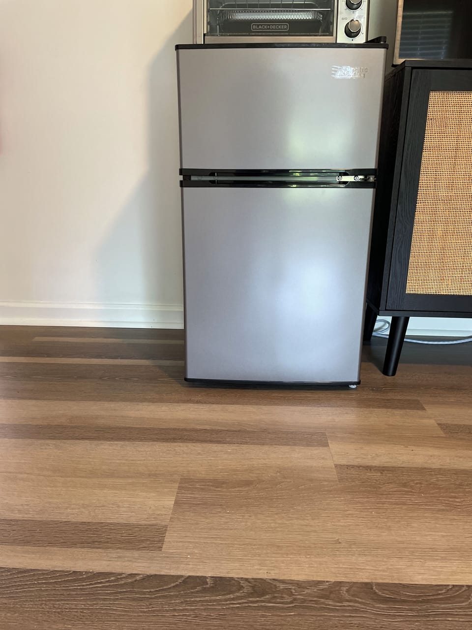 Refrigerator with feeezer