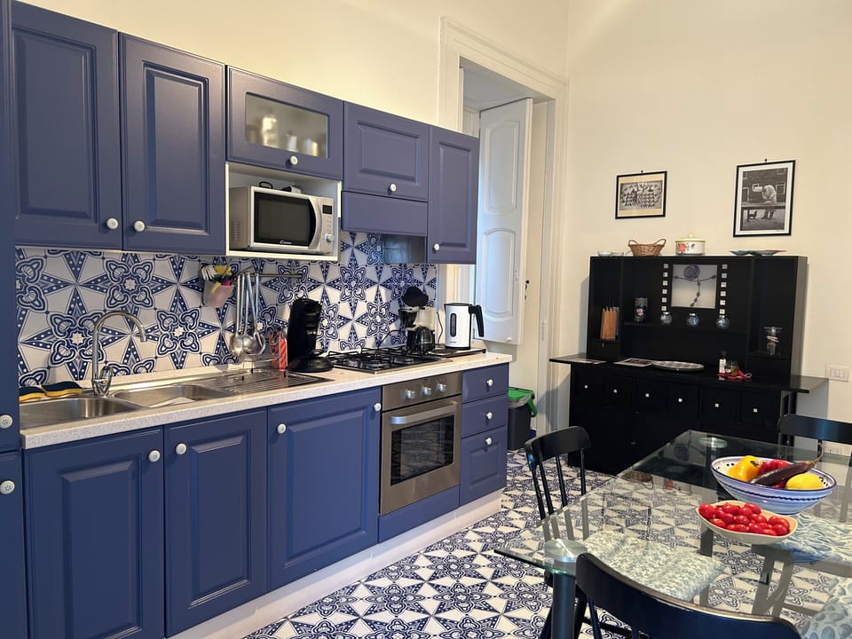 Kitchen, full-size appliances and fully equipped. Direct access out to garden.