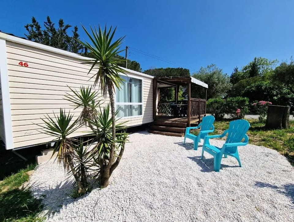 Camping la Provençale **** - Chalet Premium Getaway 2 bedrooms 4 people Chalet in Mandelieu-La Napoule