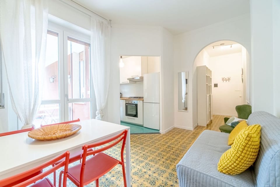 Cozy apartment perfect for 4 people is located in a hilly area just 500 meters from the centre, the sea and the train station - the strategic position for visiting Camogli and the Riviera! The accommodation is equipped with all the comforts to make your  Apartment in Camogli