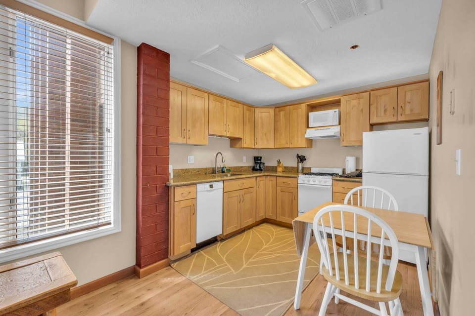 The kitchen makes efficient use of the space with a range of appliances, ample space for storing your food items, and an eating area.