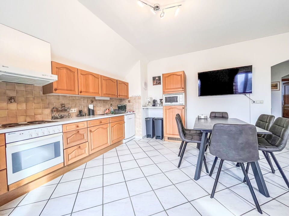 Cabinetry, Property, Countertop, Furniture, Ceiling Fan, Picture Frame, Kitchen Appliance, Home Appliance, Chair, Wood