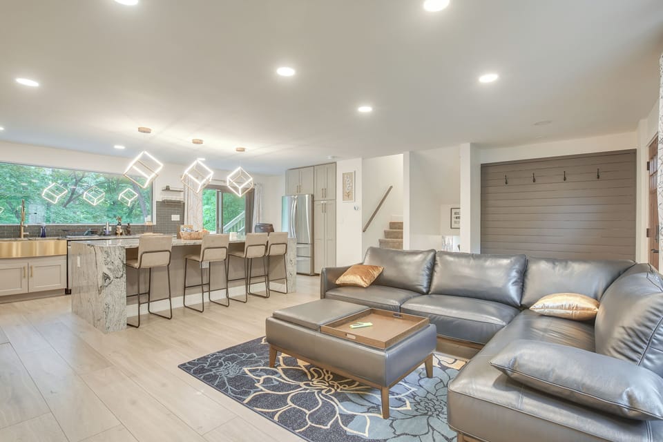 Breakfast Bar | Main Level | Dishware/Flatware