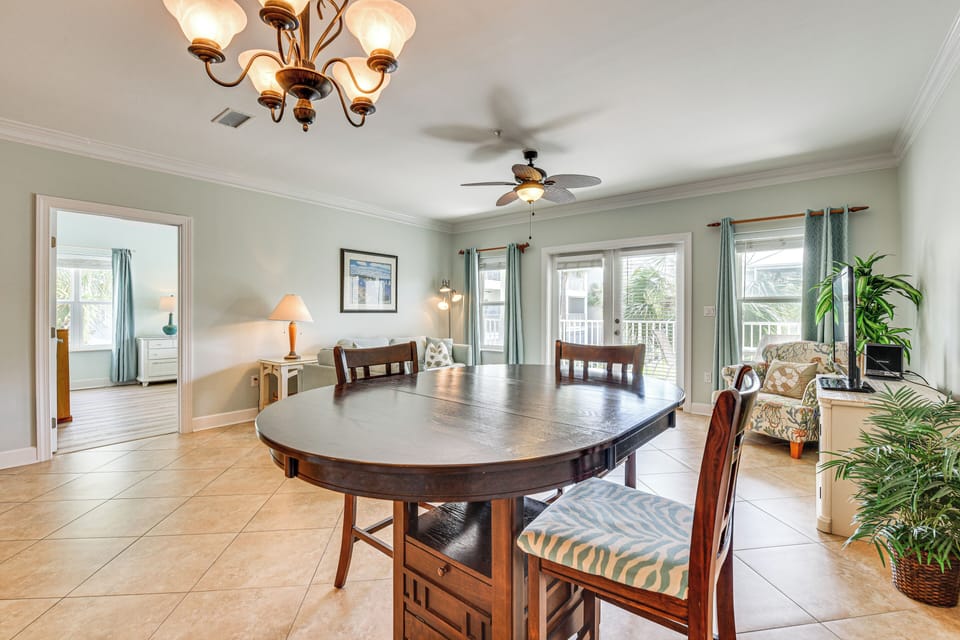 Dining Table | Dishware/Flatware