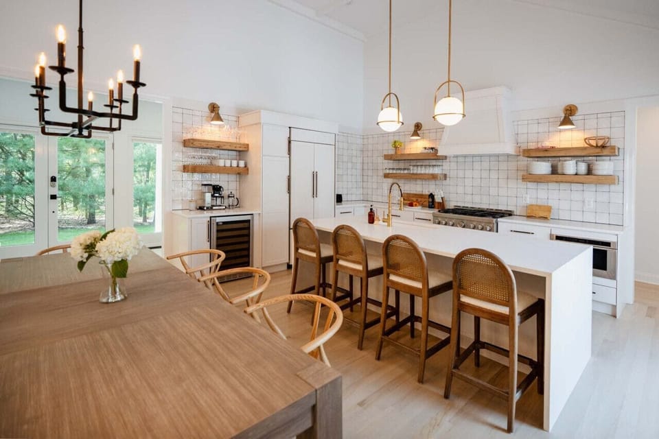 Fully equipped kitchen and coffee bar