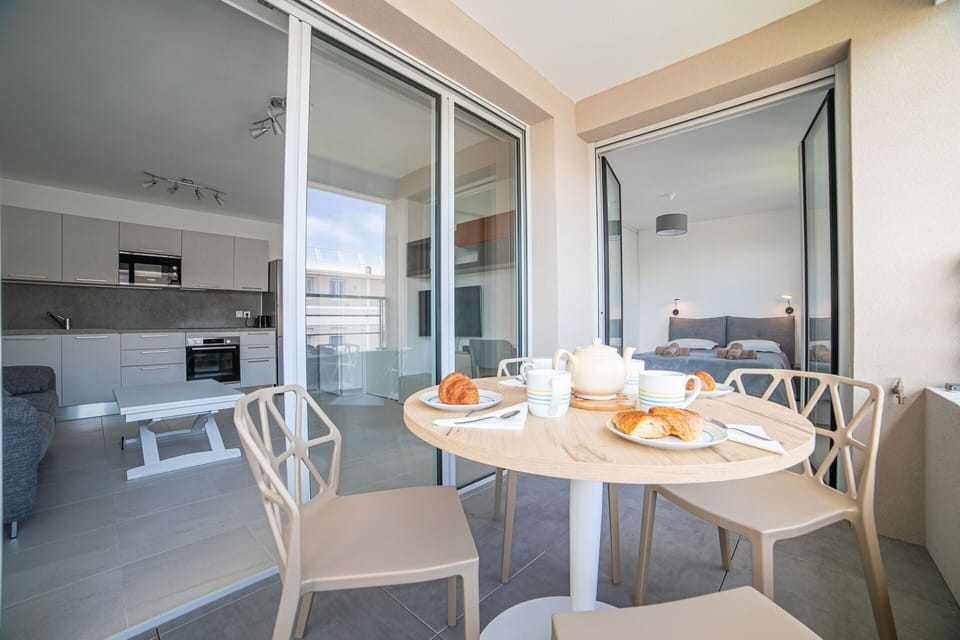 Balcony / Terrace / Patio