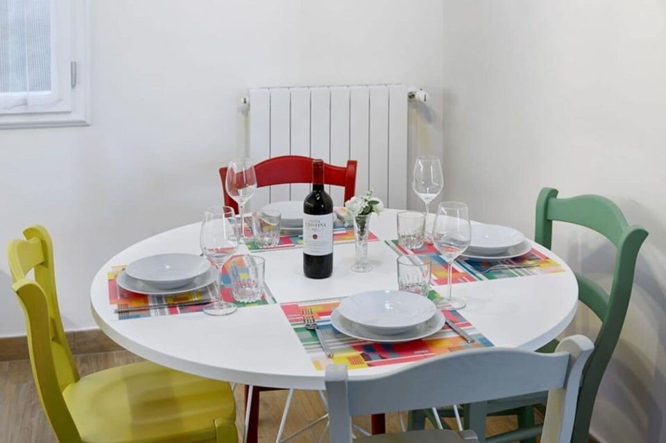 Dining Room, Room Detail