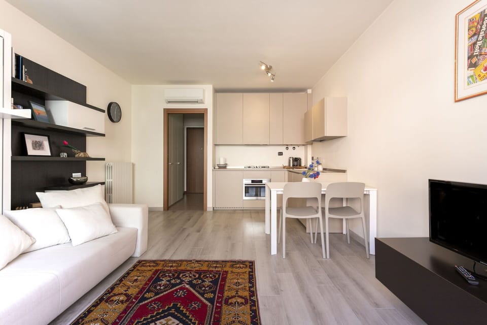 Dining Room, Living Room, Summer