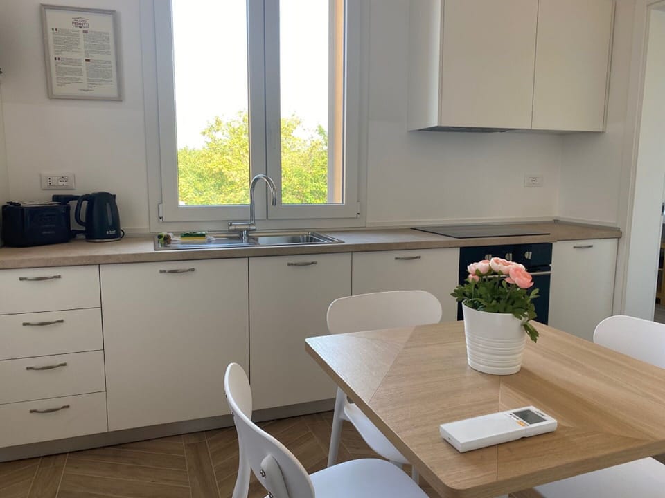 Bedroom, Kitchen, Living Room