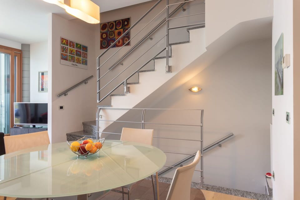 Dining Room, Room Detail
