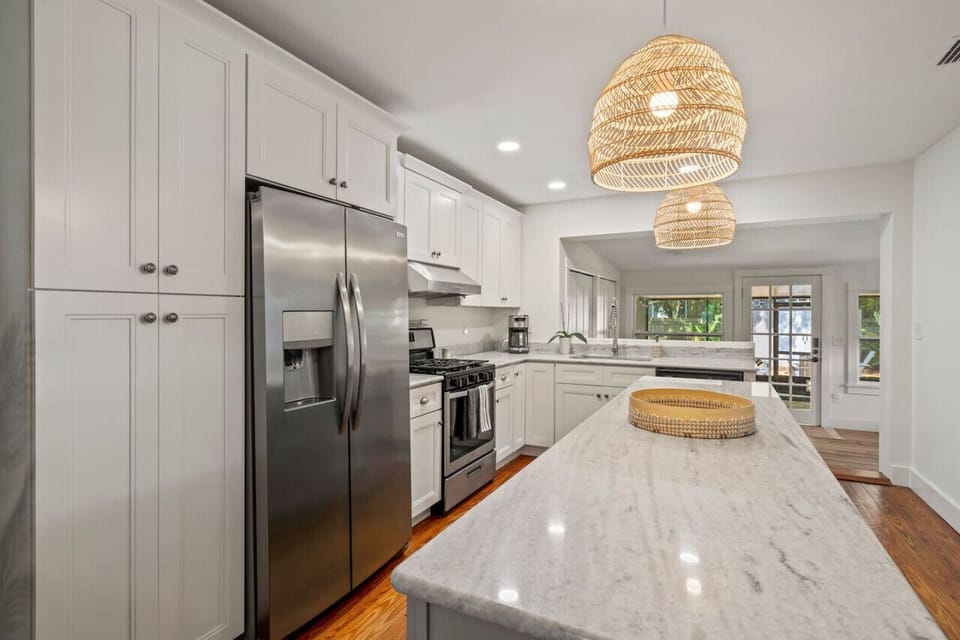 The 8` island is great for meal prep, serving buffet style or a cocktail bar for your group.