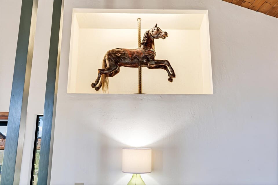 Clever decorations throughout