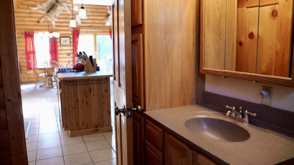 Bass Cove Cottage on Drummond Island (2429)
