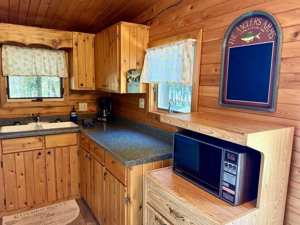 Sturgeon Bay Chalet on Drummond Island (5324)