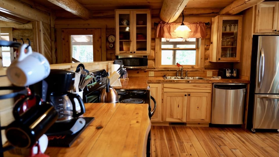 Bootjack Lodge on Drummond Island (2598)